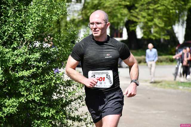 [WIDEO/FOTO] Pobiegli w 14. Półmaratonie Henrykowskim i 10. Dyszce Księgi Henrykowskiej