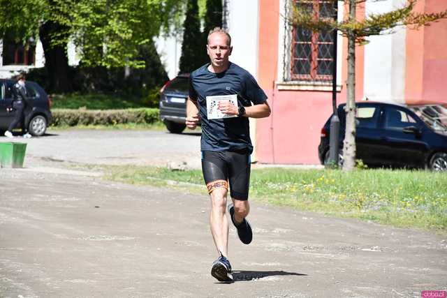 [WIDEO/FOTO] Pobiegli w 14. Półmaratonie Henrykowskim i 10. Dyszce Księgi Henrykowskiej