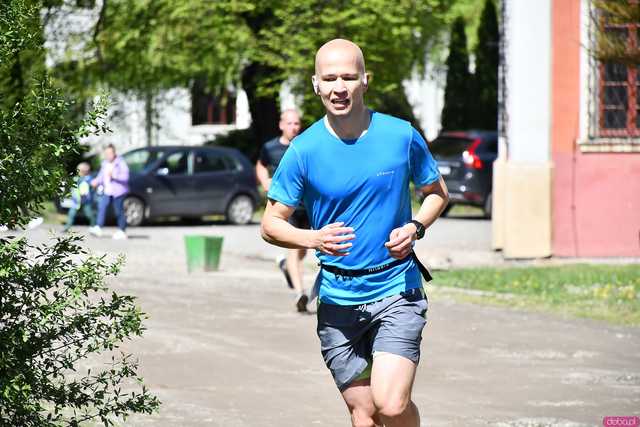 [WIDEO/FOTO] Pobiegli w 14. Półmaratonie Henrykowskim i 10. Dyszce Księgi Henrykowskiej