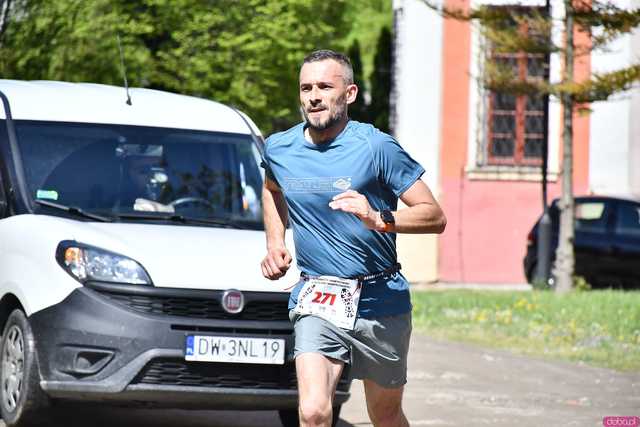 [WIDEO/FOTO] Pobiegli w 14. Półmaratonie Henrykowskim i 10. Dyszce Księgi Henrykowskiej