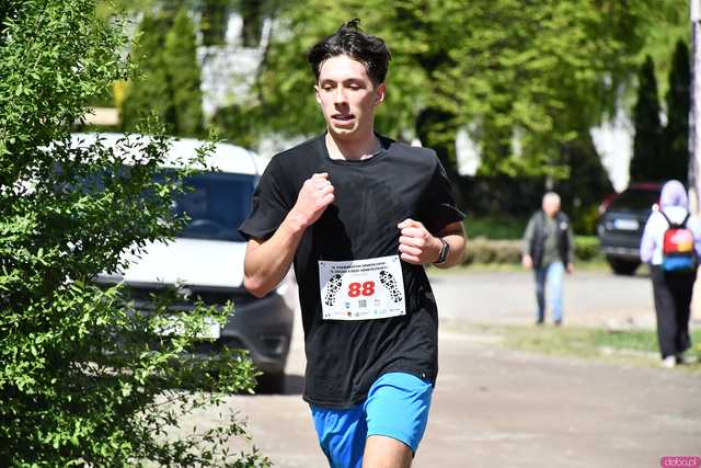 [WIDEO/FOTO] Pobiegli w 14. Półmaratonie Henrykowskim i 10. Dyszce Księgi Henrykowskiej