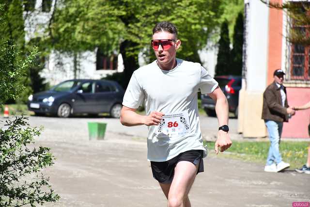 [WIDEO/FOTO] Pobiegli w 14. Półmaratonie Henrykowskim i 10. Dyszce Księgi Henrykowskiej