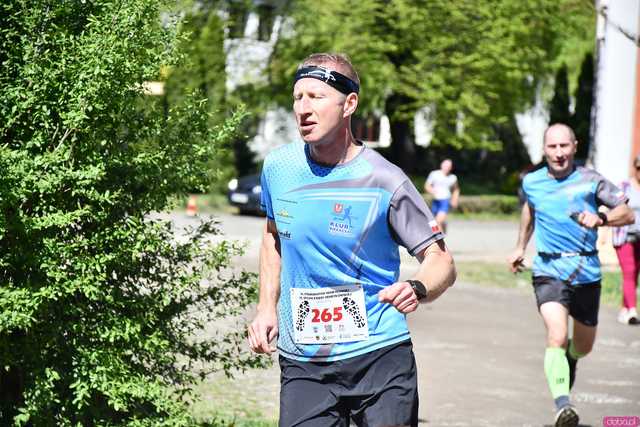 [WIDEO/FOTO] Pobiegli w 14. Półmaratonie Henrykowskim i 10. Dyszce Księgi Henrykowskiej