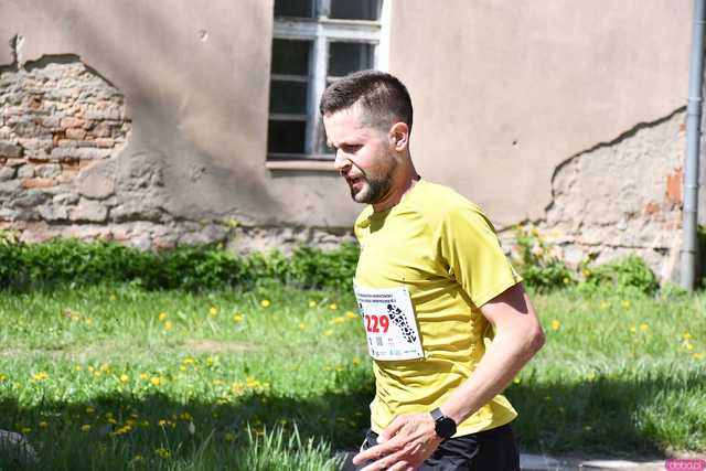 [WIDEO/FOTO] Pobiegli w 14. Półmaratonie Henrykowskim i 10. Dyszce Księgi Henrykowskiej