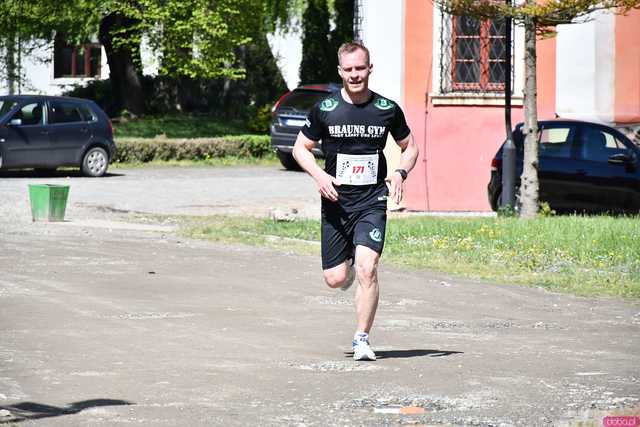 [WIDEO/FOTO] Pobiegli w 14. Półmaratonie Henrykowskim i 10. Dyszce Księgi Henrykowskiej