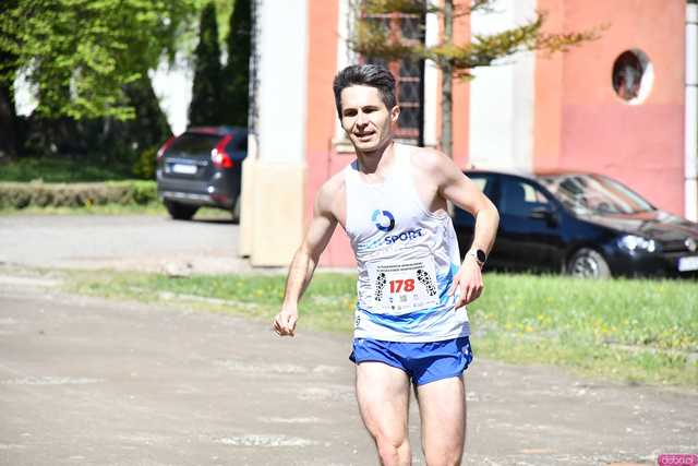 [WIDEO/FOTO] Pobiegli w 14. Półmaratonie Henrykowskim i 10. Dyszce Księgi Henrykowskiej