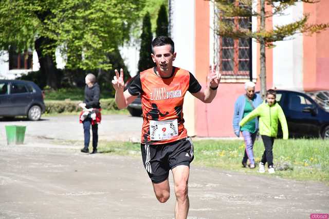 [WIDEO/FOTO] Pobiegli w 14. Półmaratonie Henrykowskim i 10. Dyszce Księgi Henrykowskiej