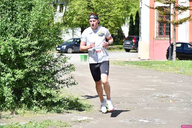 [WIDEO/FOTO] Pobiegli w 14. Półmaratonie Henrykowskim i 10. Dyszce Księgi Henrykowskiej