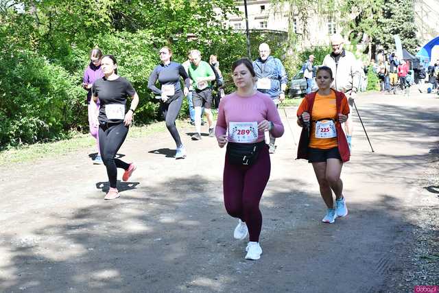 [WIDEO/FOTO] Pobiegli w 14. Półmaratonie Henrykowskim i 10. Dyszce Księgi Henrykowskiej