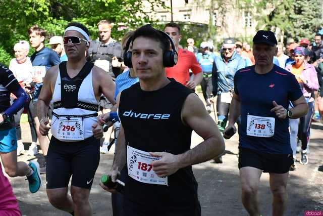 [WIDEO/FOTO] Pobiegli w 14. Półmaratonie Henrykowskim i 10. Dyszce Księgi Henrykowskiej