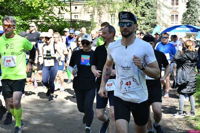 [WIDEO/FOTO] Pobiegli w 14. Półmaratonie Henrykowskim i 10. Dyszce Księgi Henrykowskiej