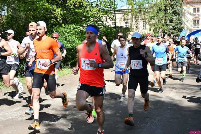 [WIDEO/FOTO] Pobiegli w 14. Półmaratonie Henrykowskim i 10. Dyszce Księgi Henrykowskiej
