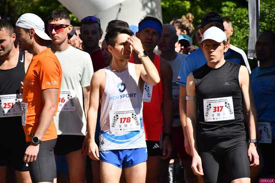 [WIDEO/FOTO] Pobiegli w 14. Półmaratonie Henrykowskim i 10. Dyszce Księgi Henrykowskiej