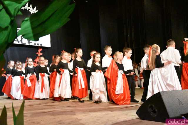 [FOTO] Pierwsza uroczystość z okazji Święta Konstytucji 3 maja za nami! Przedszkolaki z Ząbkowic oczarowali publiczność swoją akademią 
