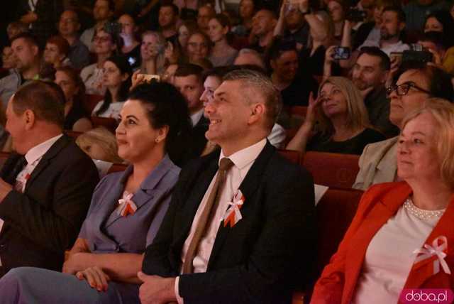 [FOTO] Pierwsza uroczystość z okazji Święta Konstytucji 3 maja za nami! Przedszkolaki z Ząbkowic oczarowali publiczność swoją akademią 