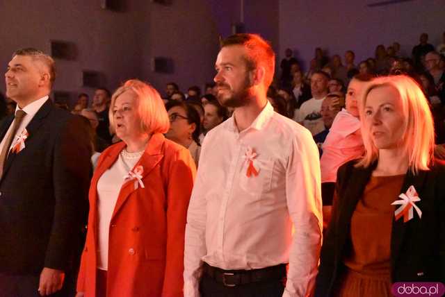 [FOTO] Pierwsza uroczystość z okazji Święta Konstytucji 3 maja za nami! Przedszkolaki z Ząbkowic oczarowali publiczność swoją akademią 