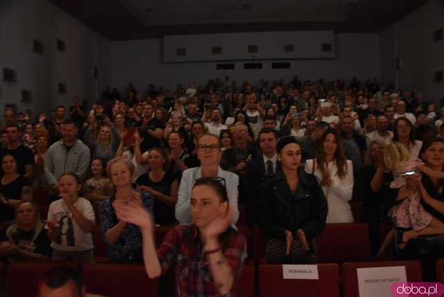 [FOTO] Pierwsza uroczystość z okazji Święta Konstytucji 3 maja za nami! Przedszkolaki z Ząbkowic oczarowali publiczność swoją akademią 