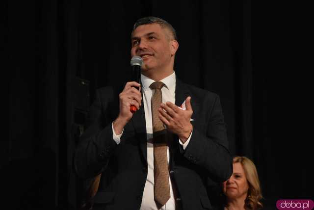 [FOTO] Pierwsza uroczystość z okazji Święta Konstytucji 3 maja za nami! Przedszkolaki z Ząbkowic oczarowali publiczność swoją akademią 