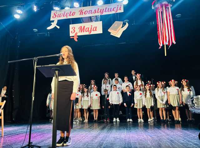 [FOTO] Uczniowie z Henrykowa przypomnieli o wartości Konstytucji 3 Maja