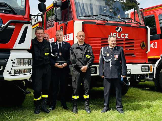 [FOTO] Obchody uchwalenia Konstytucji 3 Maja oraz uroczystości dnia Patrona Strażaków Św. Floriana w Henrykowie