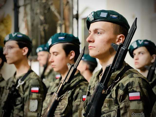 [FOTO] Obchody uchwalenia Konstytucji 3 Maja oraz uroczystości dnia Patrona Strażaków Św. Floriana w Henrykowie