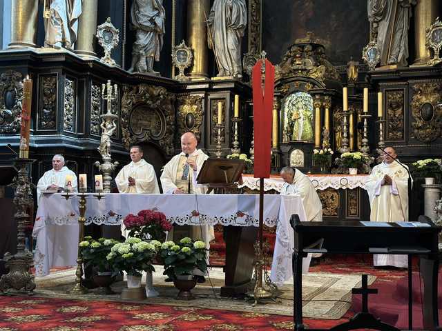 [FOTO] Obchody uchwalenia Konstytucji 3 Maja oraz uroczystości dnia Patrona Strażaków Św. Floriana w Henrykowie