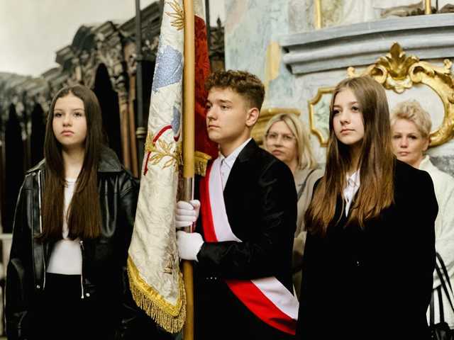 [FOTO] Obchody uchwalenia Konstytucji 3 Maja oraz uroczystości dnia Patrona Strażaków Św. Floriana w Henrykowie