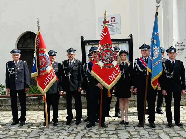 [FOTO] Obchody uchwalenia Konstytucji 3 Maja oraz uroczystości dnia Patrona Strażaków Św. Floriana w Henrykowie