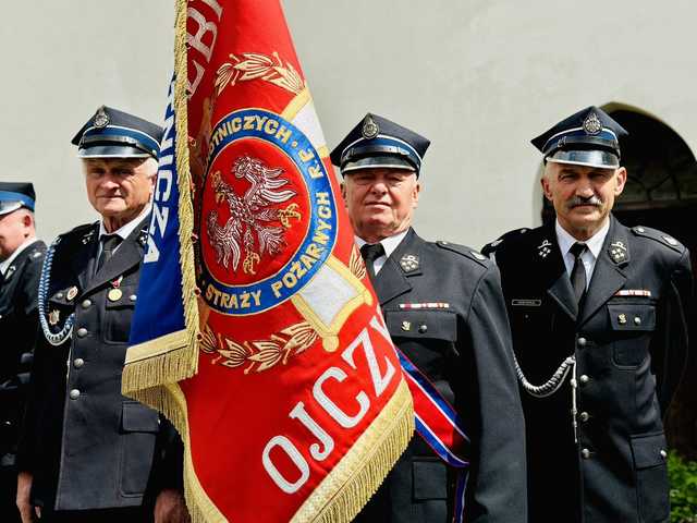 [FOTO] Obchody uchwalenia Konstytucji 3 Maja oraz uroczystości dnia Patrona Strażaków Św. Floriana w Henrykowie