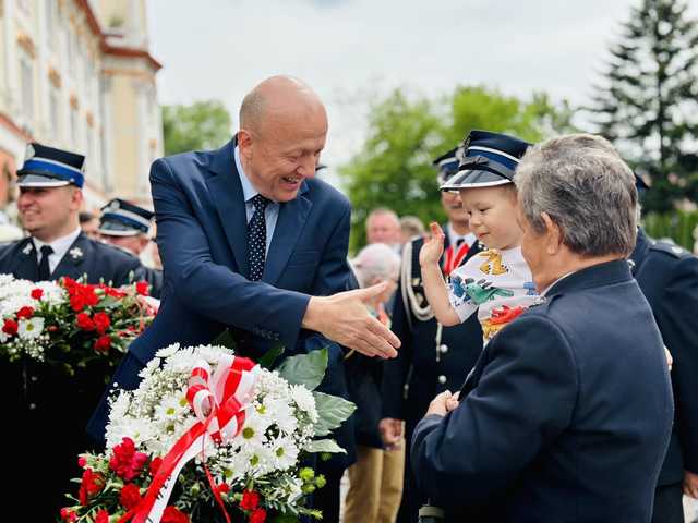 [FOTO] Obchody uchwalenia Konstytucji 3 Maja oraz uroczystości dnia Patrona Strażaków Św. Floriana w Henrykowie