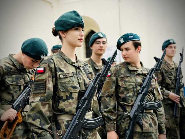 [FOTO] Obchody uchwalenia Konstytucji 3 Maja oraz uroczystości dnia Patrona Strażaków Św. Floriana w Henrykowie