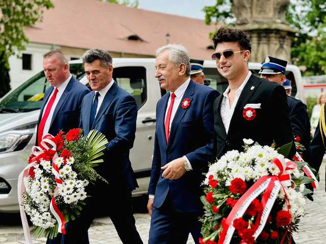 [FOTO] Obchody uchwalenia Konstytucji 3 Maja oraz uroczystości dnia Patrona Strażaków Św. Floriana w Henrykowie