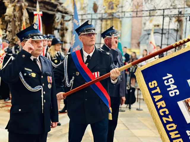 [FOTO] Obchody uchwalenia Konstytucji 3 Maja oraz uroczystości dnia Patrona Strażaków Św. Floriana w Henrykowie