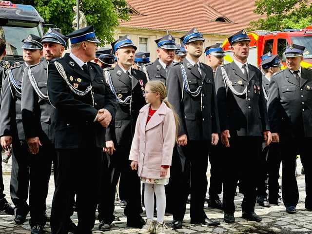 [FOTO] Obchody uchwalenia Konstytucji 3 Maja oraz uroczystości dnia Patrona Strażaków Św. Floriana w Henrykowie