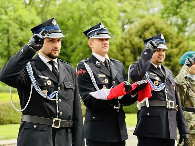 [FOTO] Obchody uchwalenia Konstytucji 3 Maja oraz uroczystości dnia Patrona Strażaków Św. Floriana w Henrykowie