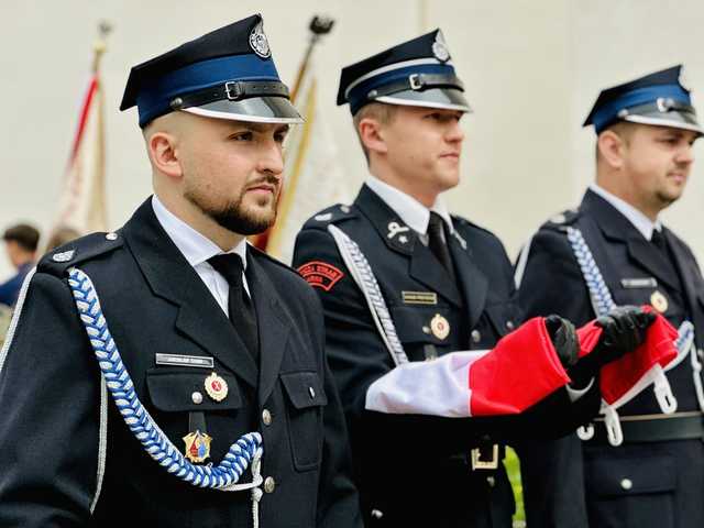 [FOTO] Obchody uchwalenia Konstytucji 3 Maja oraz uroczystości dnia Patrona Strażaków Św. Floriana w Henrykowie