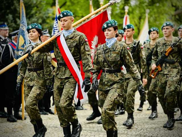 [FOTO] Obchody uchwalenia Konstytucji 3 Maja oraz uroczystości dnia Patrona Strażaków Św. Floriana w Henrykowie