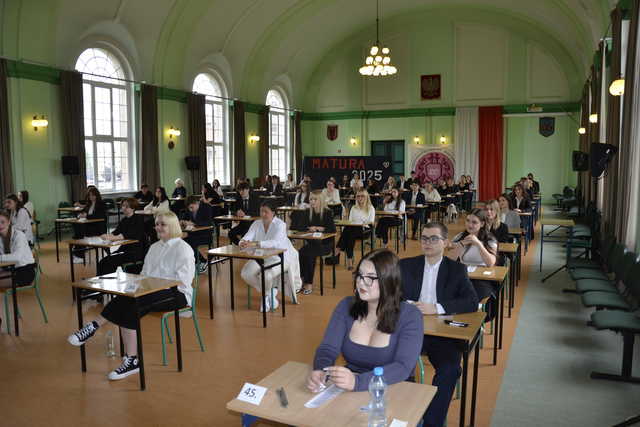 Matury 2025 rozpoczęte! Sprawdziliśmy nastroje uczniów po egzaminie z języka polskiego
