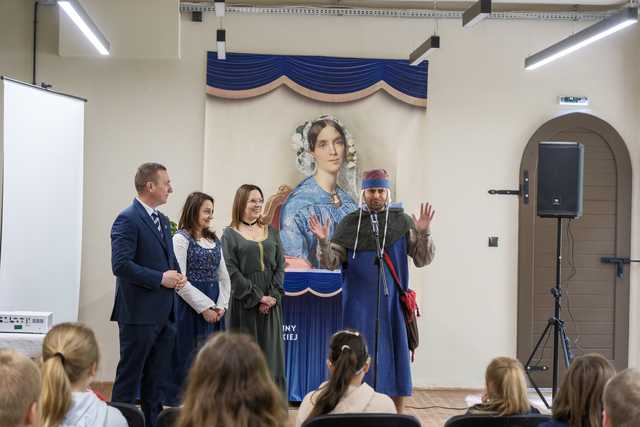[FOTO] W Kamieńcu Ząbkowickim ruszył projekt „Świat Narrenturm”