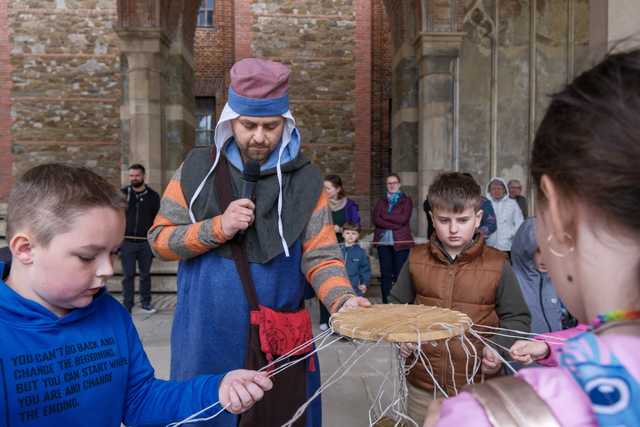 [FOTO] W Kamieńcu Ząbkowickim ruszył projekt „Świat Narrenturm”