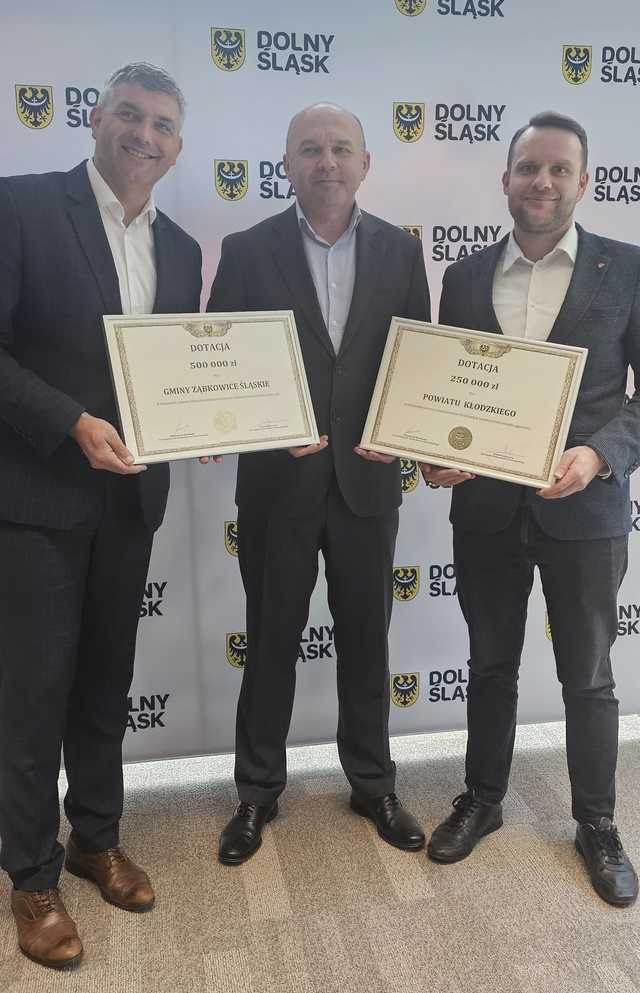 [FOTO] Ząbkowice Śląskie i Ziębice z dotacjami na infrastukturę sportową. Ruszają inwestycje na stadionach