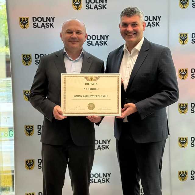 [FOTO] Ząbkowice Śląskie i Ziębice z dotacjami na infrastukturę sportową. Ruszają inwestycje na stadionach