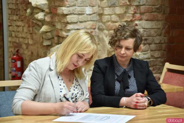 [FOTO,WIDEO] Twierdza Srebrna Góra coraz bliżej UNESCO. Podpisano międzynarodowe porozumienie 