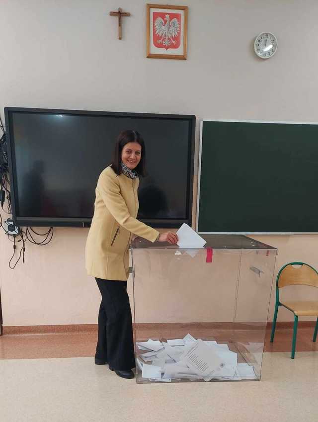 Znamy frekwencję wyborów do godziny 12:00 w naszym powiecie i kraju [FREKWENCJA]