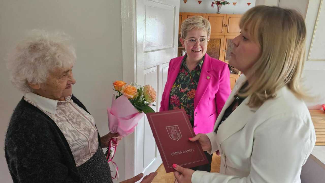[FOTO] Burmistrz Barda złożyła życzenia kolejenej Jubilatce w gminie 