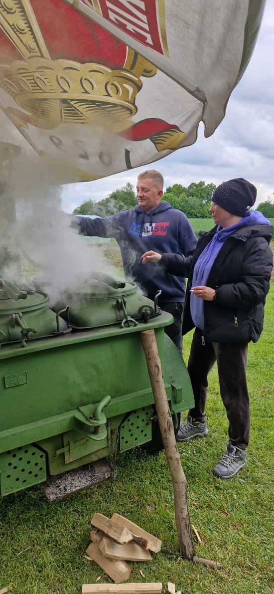 [FOTO] Deszcz nie przestraszył strażaków i mieszkańców Ożar. Za nami II Biesiada Strażacka 