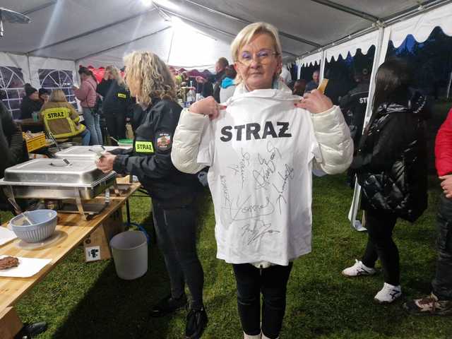 [FOTO] Deszcz nie przestraszył strażaków i mieszkańców Ożar. Za nami II Biesiada Strażacka 