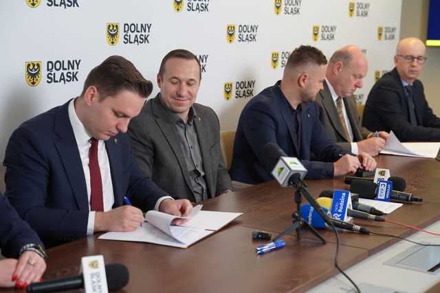 [FOTO] Czekaliśmy na to prawie pół wieku... Pociągi Kolei Dolnośląskich wkrótce wjedą na nową stację 