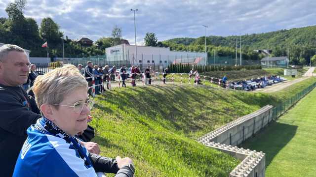 [FOTO] Nowe stroje, nowy start. Unia Bardo wraca na boisko po powodzi
