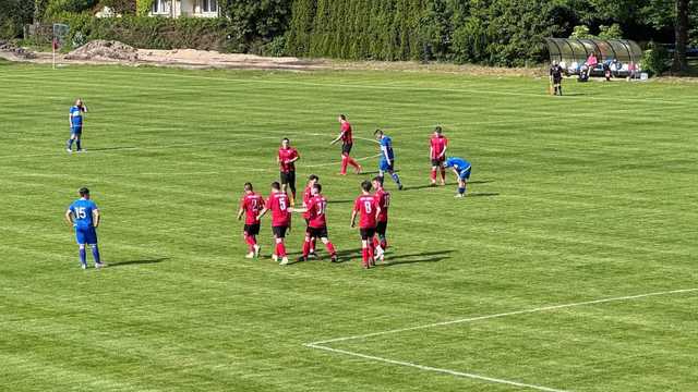[FOTO] Nowe stroje, nowy start. Unia Bardo wraca na boisko po powodzi